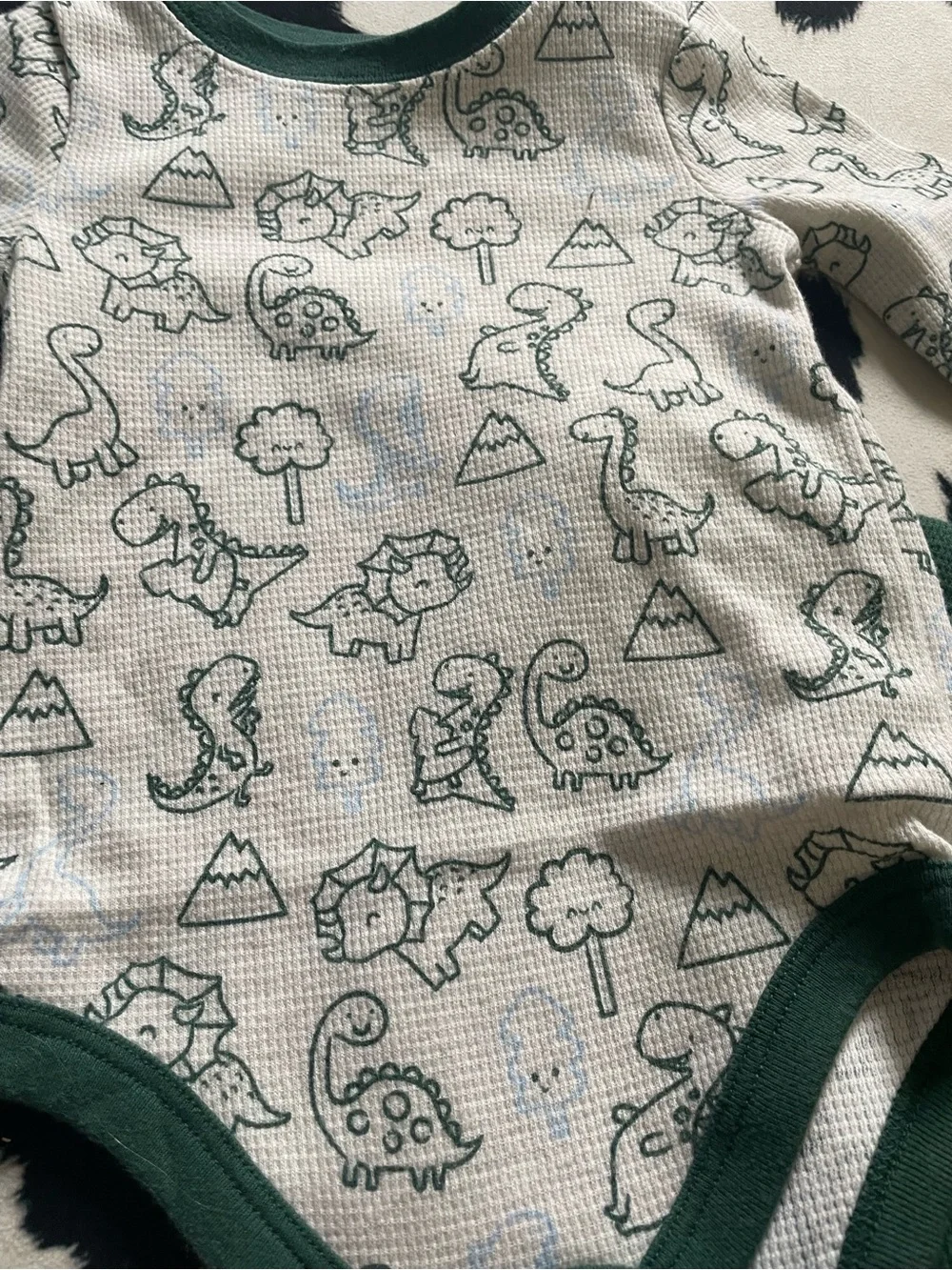 5/$20 Green Dinosaur Outfit